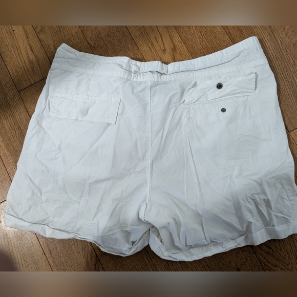 White Short - Picture 4 of 5